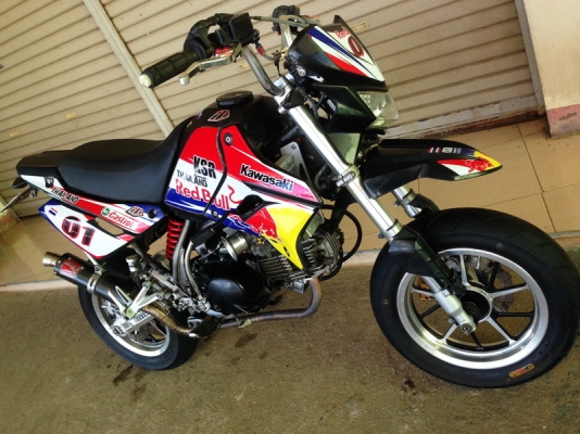 __KSR แต่งสวยๆ แถมอะไหล่หนึ่งกองใหญ่ $ 35,000__