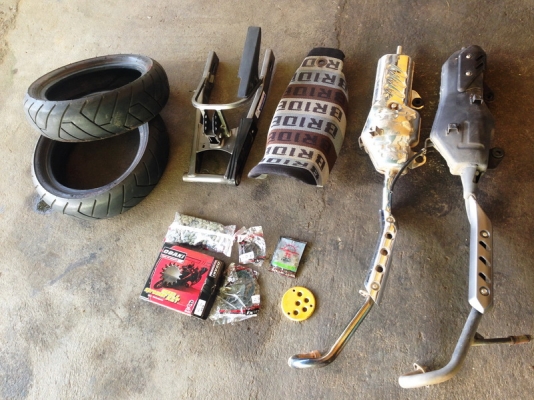 __KSR แต่งสวยๆ แถมอะไหล่หนึ่งกองใหญ่ $ 35,000__