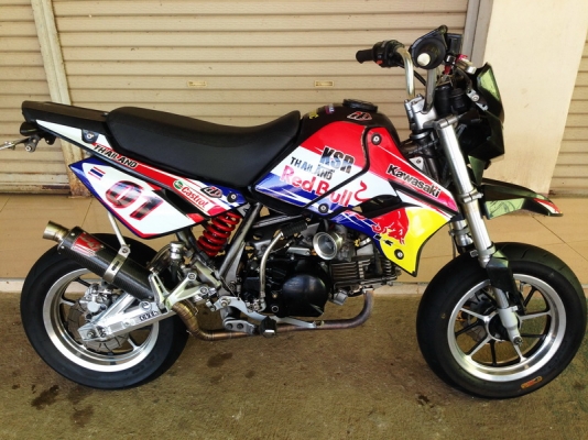 __KSR แต่งสวยๆ แถมอะไหล่หนึ่งกองใหญ่ $ 35,000__