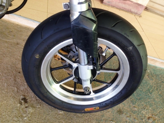 __KSR แต่งสวยๆ แถมอะไหล่หนึ่งกองใหญ่ $ 35,000__