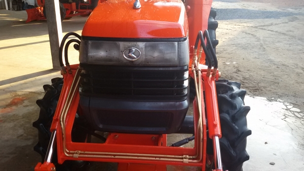 ปัญญาแทรคเตอร์มาแล้ว...จัดมาให้ครับ คูโบต้า L2808 ใบมีด  เล่มทะเบียนพร้อม ส่งทั่วไทย