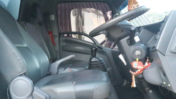 **820,000 บ.ต่อรอง**ขาย6ล้อตู้แห้ง3บาน 5.0ม. ISUZU NPR-150 EURO2 ปี52 เดิมบางทั้งคัน ใช้งาน1xx,xxx กม. MP1NPR75K9T (แบบรุ่นNPR75K5NAH) เครื่องเดิมเกียร์เดิม 4HK1-150แรง แห้งกริ๊บ ไม่มีเยิ้ม แรง แน่น ไม่เคยแกะ เกียร์ไม่มีหอน ช่วงล่างเดิม คัสซีสวยเดิมๆโรงงา