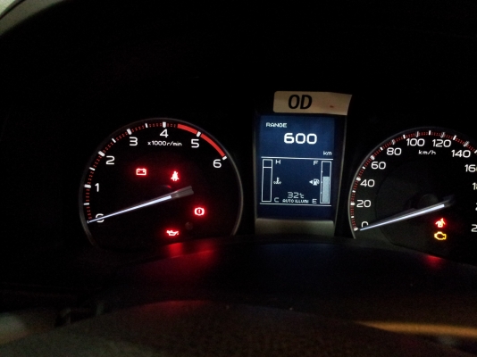 ฮีซุซุ  v cross เครื่อง 3000 cc. โฟรวิลล์  รถกระบะ 4 ประตู รถโชว์สภาพสวย