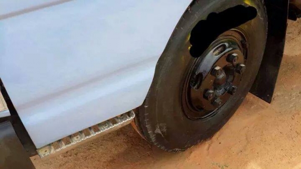 ขายISUZU NPR120แรง ฝาขาวยาว5เมตร เครื่องดี แคชซีสวย ยางดี ภายในสวย สภาพพร้อมใช้งาน เอกสารพร้อมโอน สนใจโทร 090-8588220คุณนะ ID:narong498 หรือ www.truck.in.th/498