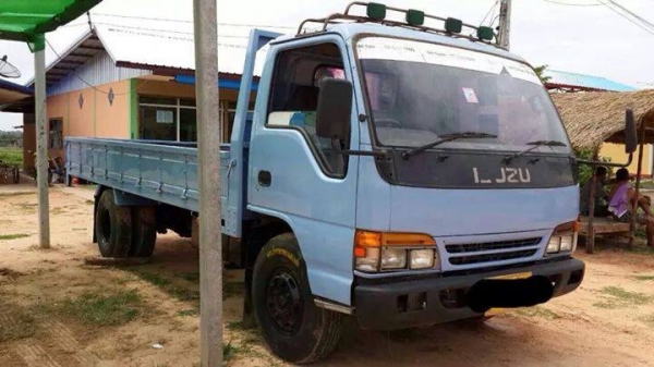 ขายISUZU NPR120แรง ฝาขาวยาว5เมตร เครื่องดี แคชซีสวย ยางดี ภายในสวย สภาพพร้อมใช้งาน เอกสารพร้อมโอน สนใจโทร 090-8588220คุณนะ ID:narong498 หรือ www.truck.in.th/498