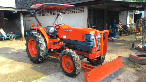 แอล4508 พร้อมใช้ไม่มีจุดรั่วชึมพร้อมหางหก ขายถูก28000045แรงเครืองดีเกียรไม่หอน ระบบไฮโดลิคใช้งานได้ทุกอย่าง ไม่มีจุดรั่วซึม ระบบการทำงานดีแน่นอน เพราะรถทุกคันผมเลือกเองขับทดสอบแล้วทุกคัน    รับรองว่าใช้งานได้อีกนานคุ่มกับเงินของท่านที่เสียมาแน่นอนครับ