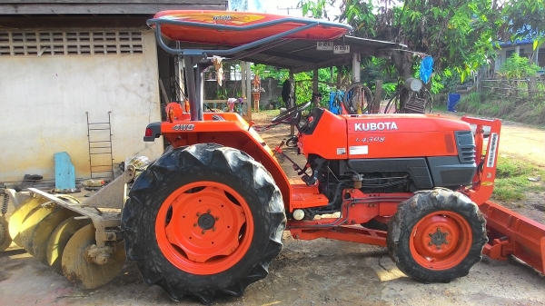 แอล4508 พร้อมใช้ไม่มีจุดรั่วชึมพร้อมหางหก ขายถูก28000045แรงเครืองดีเกียรไม่หอน ระบบไฮโดลิคใช้งานได้ทุกอย่าง ไม่มีจุดรั่วซึม ระบบการทำงานดีแน่นอน เพราะรถทุกคันผมเลือกเองขับทดสอบแล้วทุกคัน    รับรองว่าใช้งานได้อีกนานคุ่มกับเงินของท่านที่เสียมาแน่นอนครับ