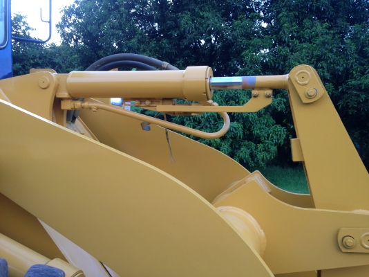 ขายรถตัก Komatsu WA 100-1 นำเข้า ยังไม่เคยใช้งานในเมืองไทย สภาพสวย พร้อมใช้ ราคาถูกมากๆ  081-9485494