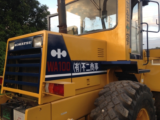 ขายรถตัก Komatsu WA 100-1 นำเข้า ยังไม่เคยใช้งานในเมืองไทย สภาพสวย พร้อมใช้ ราคาถูกมากๆ  081-9485494