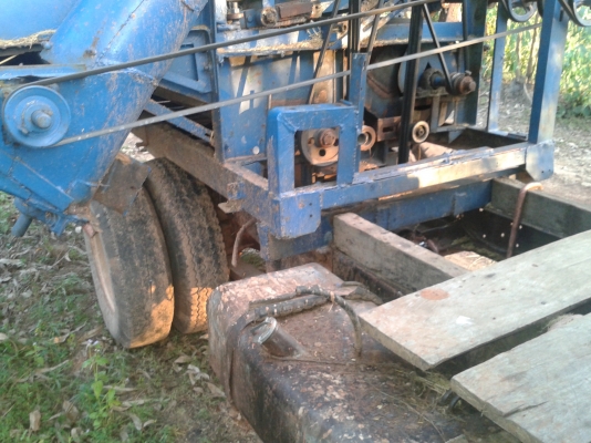 ขายรถ 6 ล้อtl เครื่อง85แรงพร้อมตู้นวดข้าว 6ฟุต