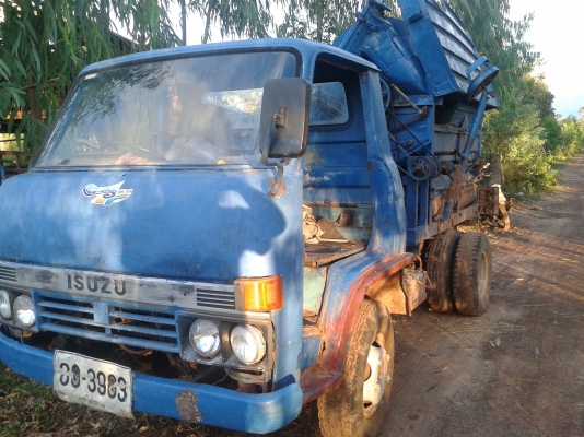 ขายรถ 6 ล้อtl เครื่อง85แรงพร้อมตู้นวดข้าว 6ฟุต