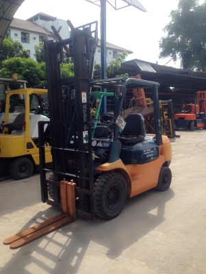 -:-*&bull;*ข า ย ร ถ ย ก เ ก่ า น อ ก*&bull;*-:-TOYOTA 7FG25 เสาสูง4เมตร งายาว1.20เมตร สนใจติดต่อ083-062-0223