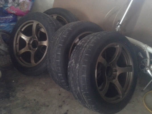 ขายล้อ 20 6รู   265 สวยๆ มีพร้อมยางครับ 2012