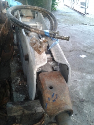 ขายหัวกระแทกไฮโดรลิคแบ็คโฮPC60หรือ40(ขายแล้วครับ..ส่งไปขอนแก่นแล้วครับ)