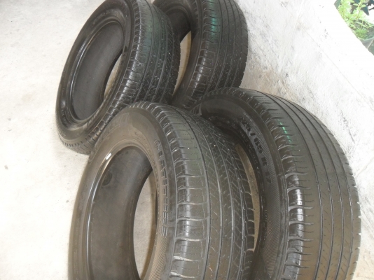 ยาง MICHELIN 225/65R17ปี10-11 สวยๆ 4 เส้น ราคา 3000 บาท