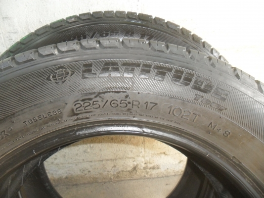 ยาง MICHELIN 225/65R17ปี10-11 สวยๆ 4 เส้น ราคา 3000 บาท