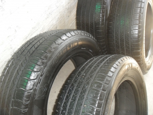 ยาง MICHELIN 225/65R17ปี10-11 สวยๆ 4 เส้น ราคา 3000 บาท