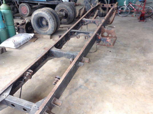 ขายครัสซี hino km เครื่อง wo4d เกียร์ คานหน้าคานหลังมีครบ หัวเก๋ง hino km มีทะเบียน