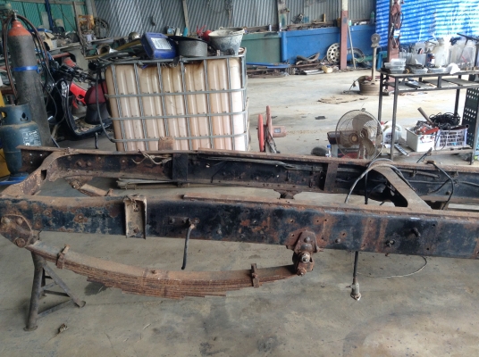 ขายครัสซี hino km เครื่อง wo4d เกียร์ คานหน้าคานหลังมีครบ หัวเก๋ง hino km มีทะเบียน