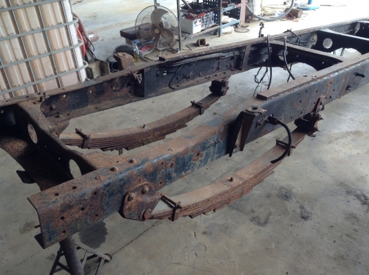 ขายครัสซี hino km เครื่อง wo4d เกียร์ คานหน้าคานหลังมีครบ หัวเก๋ง hino km มีทะเบียน