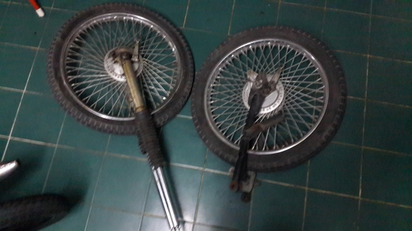 ขาย โช๊คหน้าพร้อมล้อ + สวิงอาร์มหลังพร้อมล้อ jx ถูกๆ