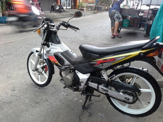 Sonic  ปี 44 สีดำ เทา รถบ้าน เครื่องเดิม แน่นๆ ชุดสีซีดนิดหน่อย เอกสารครบ