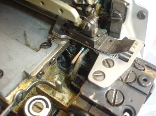 ขายหัวจักรโพ้ง 4เส้นSIRUBA 516M2-35