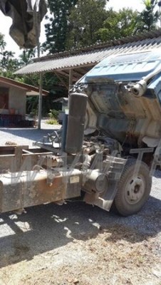 รถบรรทุก 6 ล้อ ISUZU Npr และ รถไถฟอร์ด 6610