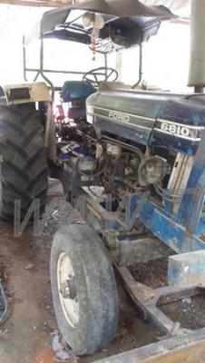 รถบรรทุก 6 ล้อ ISUZU Npr และ รถไถฟอร์ด 6610