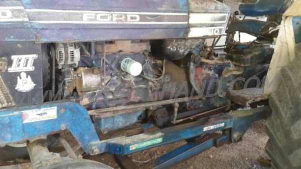 รถบรรทุก 6 ล้อ ISUZU Npr และ รถไถฟอร์ด 6610