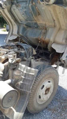 รถบรรทุก 6 ล้อ ISUZU Npr และ รถไถฟอร์ด 6610