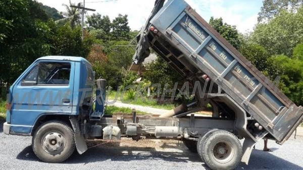 รถบรรทุก 6 ล้อ ISUZU Npr และ รถไถฟอร์ด 6610