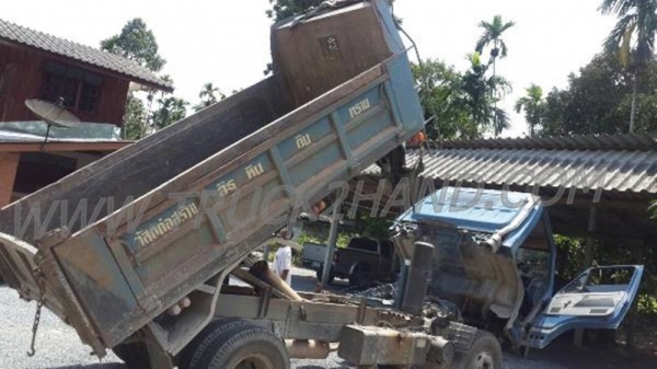 รถบรรทุก 6 ล้อ ISUZU Npr และ รถไถฟอร์ด 6610