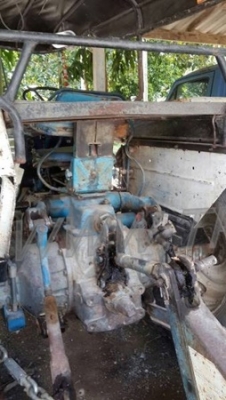 รถบรรทุก 6 ล้อ ISUZU Npr และ รถไถฟอร์ด 6610