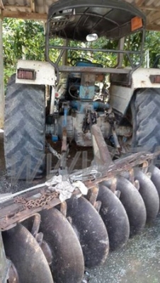 รถบรรทุก 6 ล้อ ISUZU Npr และ รถไถฟอร์ด 6610