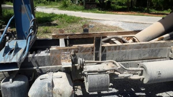 รถบรรทุก 6 ล้อ ISUZU Npr และ รถไถฟอร์ด 6610