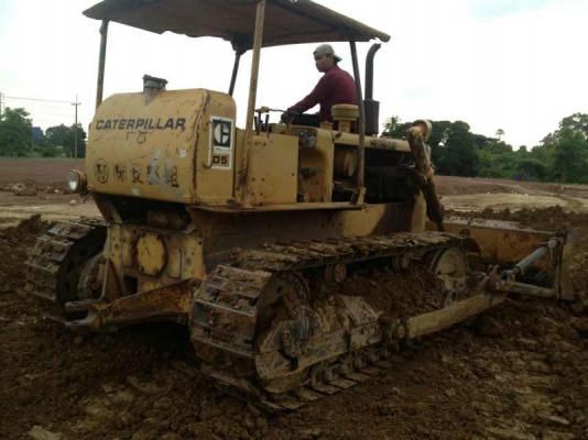 ขายด่วนรถแทร็กเตอร์CATD5เครือง44Vตีนไก่ปับใบมีดได้รถสวย