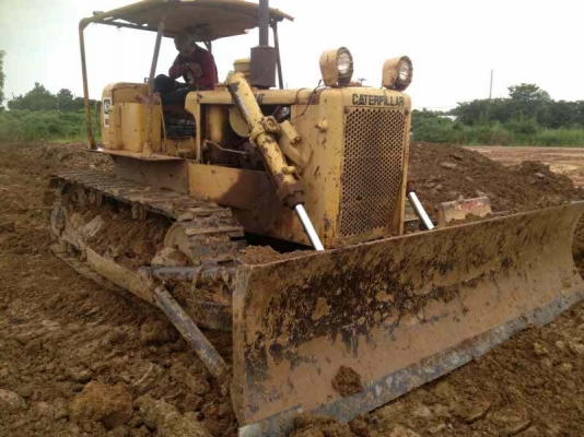 ขายด่วนรถแทร็กเตอร์CATD5เครือง44Vตีนไก่ปับใบมีดได้รถสวย