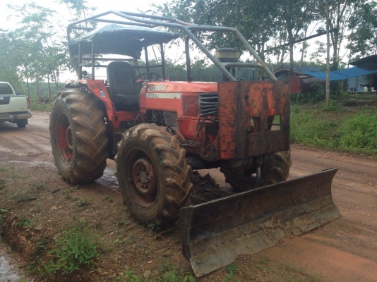 ขายรถไถ2เพลาKUBOTA M9000 ใช้งาน 7,035 ช.ม.เล่มทะเบียน สนใจโทร 081-970-1072 ขายรถไถ2เพลาKUBOTA M9000 ใช้งาน 7,035 ช.ม.เล่มทะเบียน สนใจโทร 081-970-1072