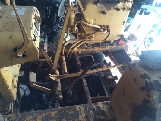 ขาย ซากรถไถ komatsu 2 ขายตามสภาพ น้ำหนักประมาณ 2-5 ตัน มีเครื่อง 4 เกียร์ ราคา 35,000 บาท