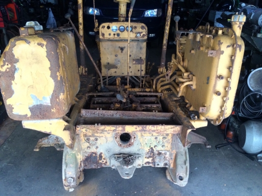 ขาย ซากรถไถ komatsu 2 ขายตามสภาพ น้ำหนักประมาณ 2-5 ตัน มีเครื่อง 4 เกียร์ ราคา 35,000 บาท