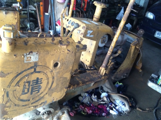 ขาย ซากรถไถ komatsu 2 ขายตามสภาพ น้ำหนักประมาณ 2-5 ตัน มีเครื่อง 4 เกียร์ ราคา 35,000 บาท