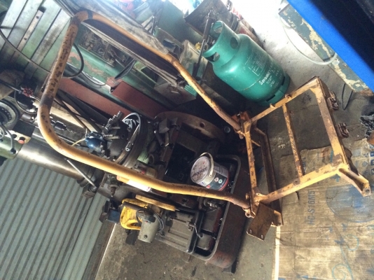 ขาย ซากรถไถ komatsu 2 ขายตามสภาพ น้ำหนักประมาณ 2-5 ตัน มีเครื่อง 4 เกียร์ ราคา 35,000 บาท