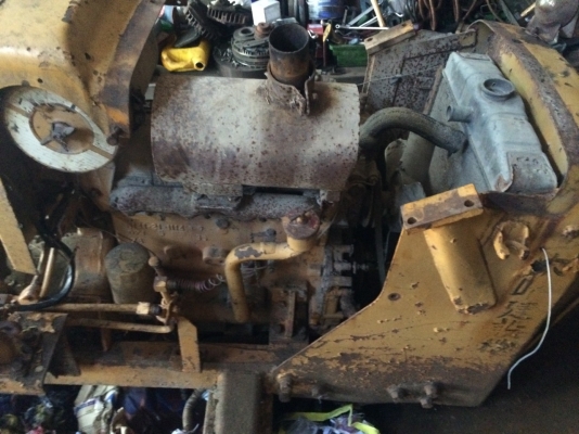 ขาย ซากรถไถ komatsu 2 ขายตามสภาพ น้ำหนักประมาณ 2-5 ตัน มีเครื่อง 4 เกียร์ ราคา 35,000 บาท