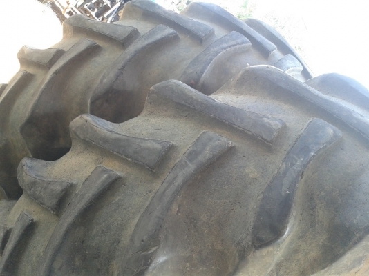 ขายแล้ว087-9438XXX นครสวรรค์ ยางหลังรถไถถอด\% 18.4-30 ดีสโตน ยางสวยดอกยังสูงพร้อมยางใน