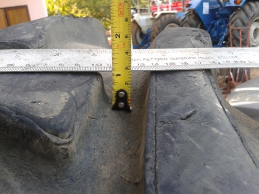 ขายแล้ว087-9438XXX นครสวรรค์ ยางหลังรถไถถอด\% 18.4-30 ดีสโตน ยางสวยดอกยังสูงพร้อมยางใน