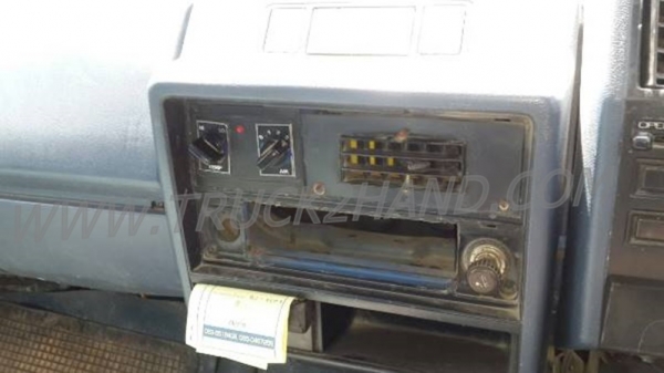 รถบรรทุก 6 ล้อดั้มพ์ ISUZU NPR