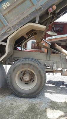 รถบรรทุก 6 ล้อดั้มพ์ ISUZU NPR