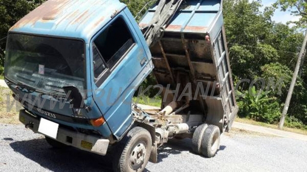 รถบรรทุก 6 ล้อดั้มพ์ ISUZU NPR