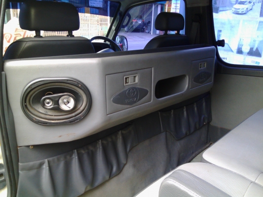 รถตู้commuterหลังคาสูงปี05เบาะ3แถว*ฟรีดาวน์ รถตู้commuterหลังคาสูงปี05เบาะ3แถว*ฟรีดาวน์